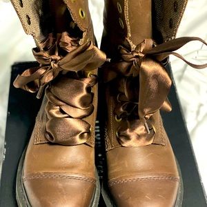 Dr. Martens Women’s Lace Up Boots Size 8.